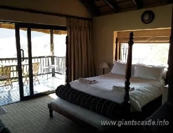 Giants Castle Honeymoon Suite Bedroom