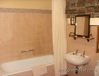 giants castle 6 bed mountain view chalet bathroom